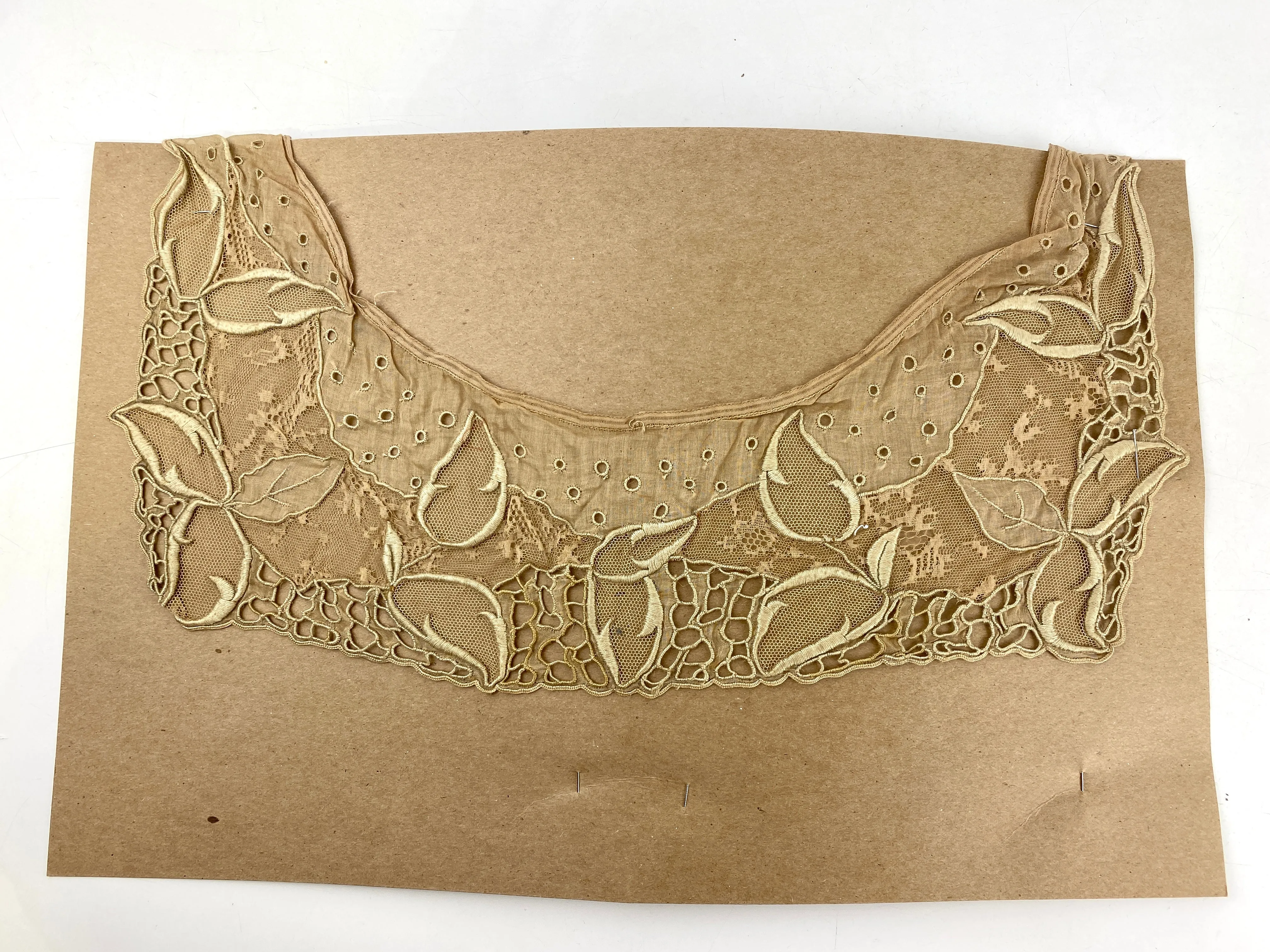 Antique Edwardian Beige Embroidered Tulle Lace Collar