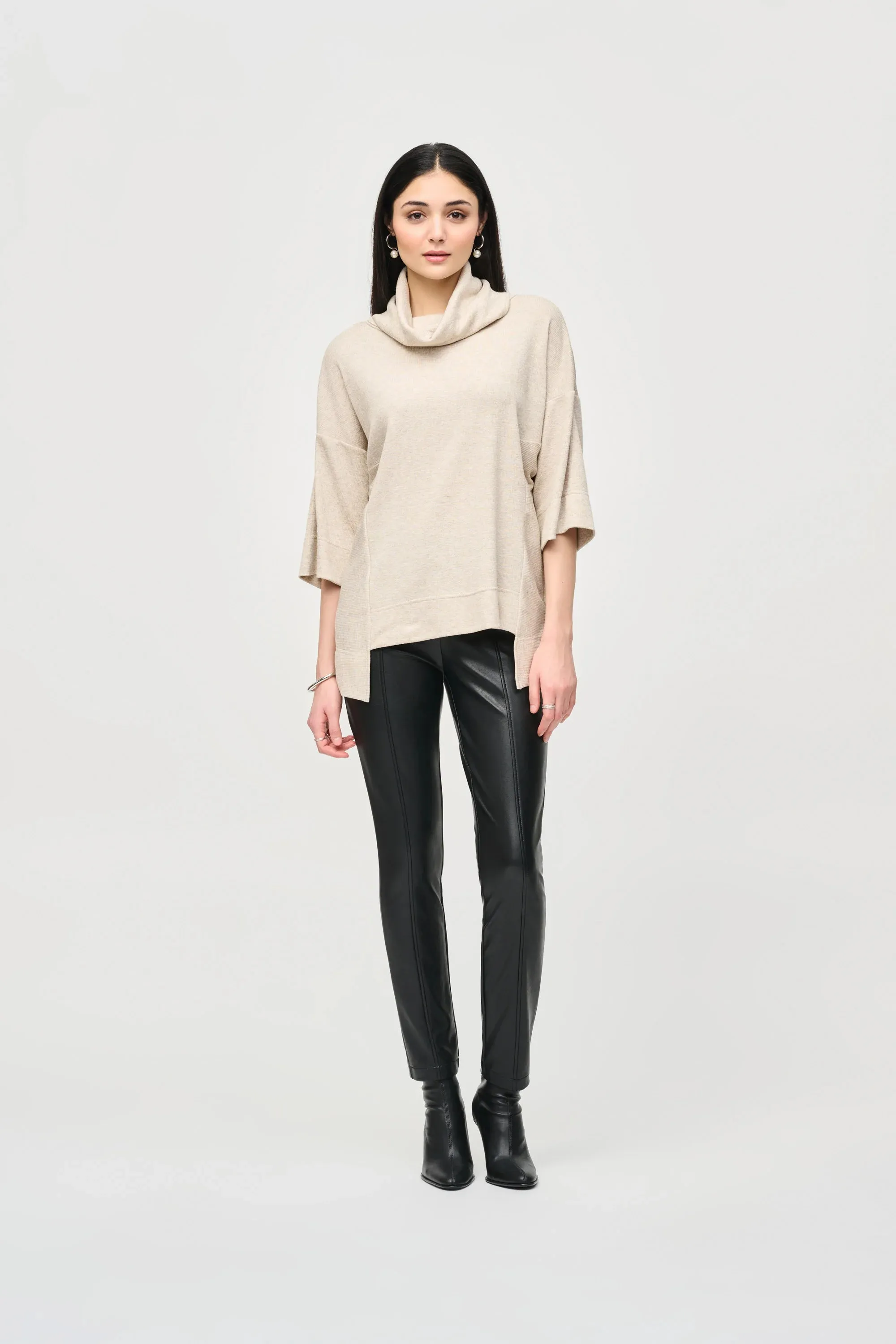 Bonded Leatherette Slim Fit Pants
243220
Magazine Style