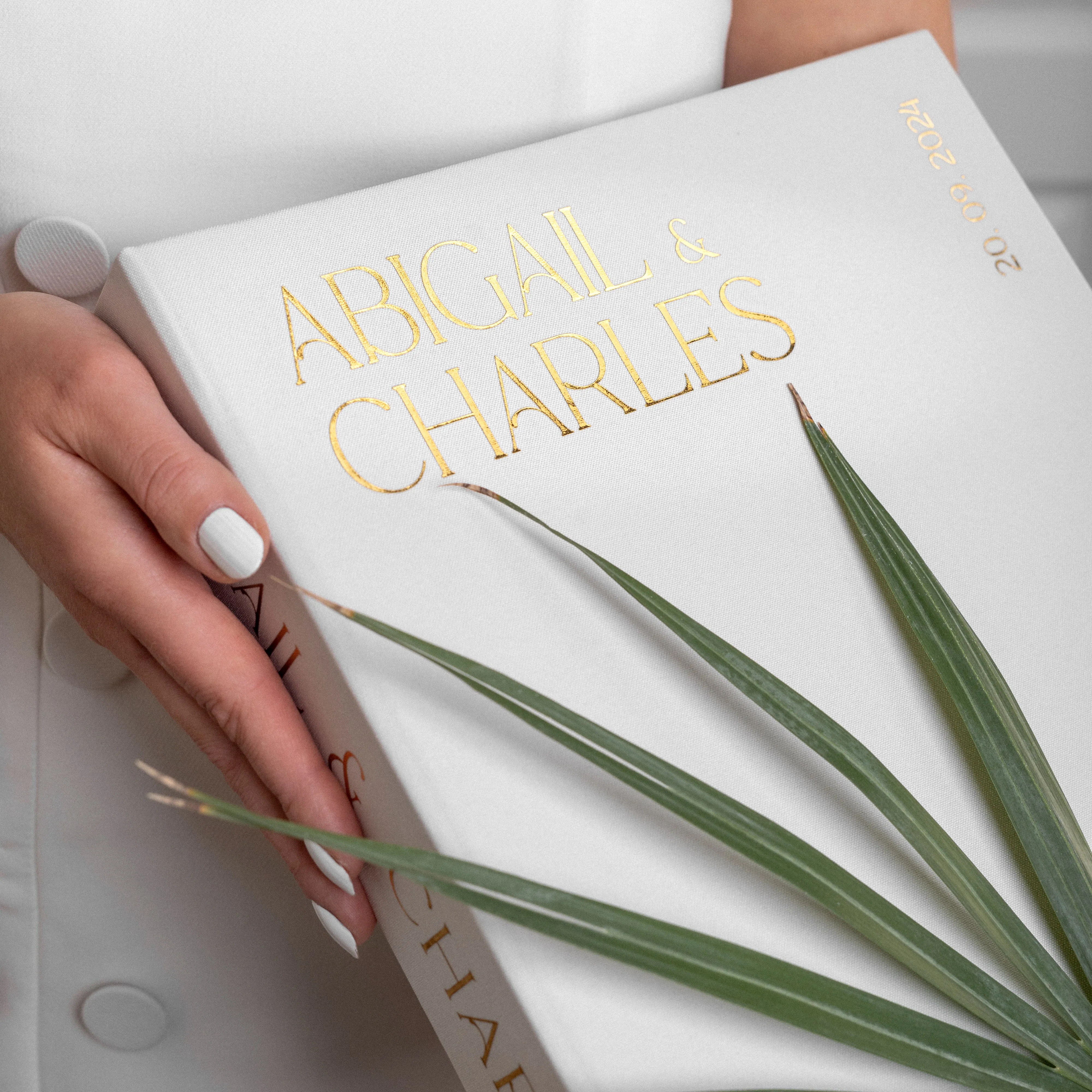 Ivory   Real Gold |  Guest Book ♡