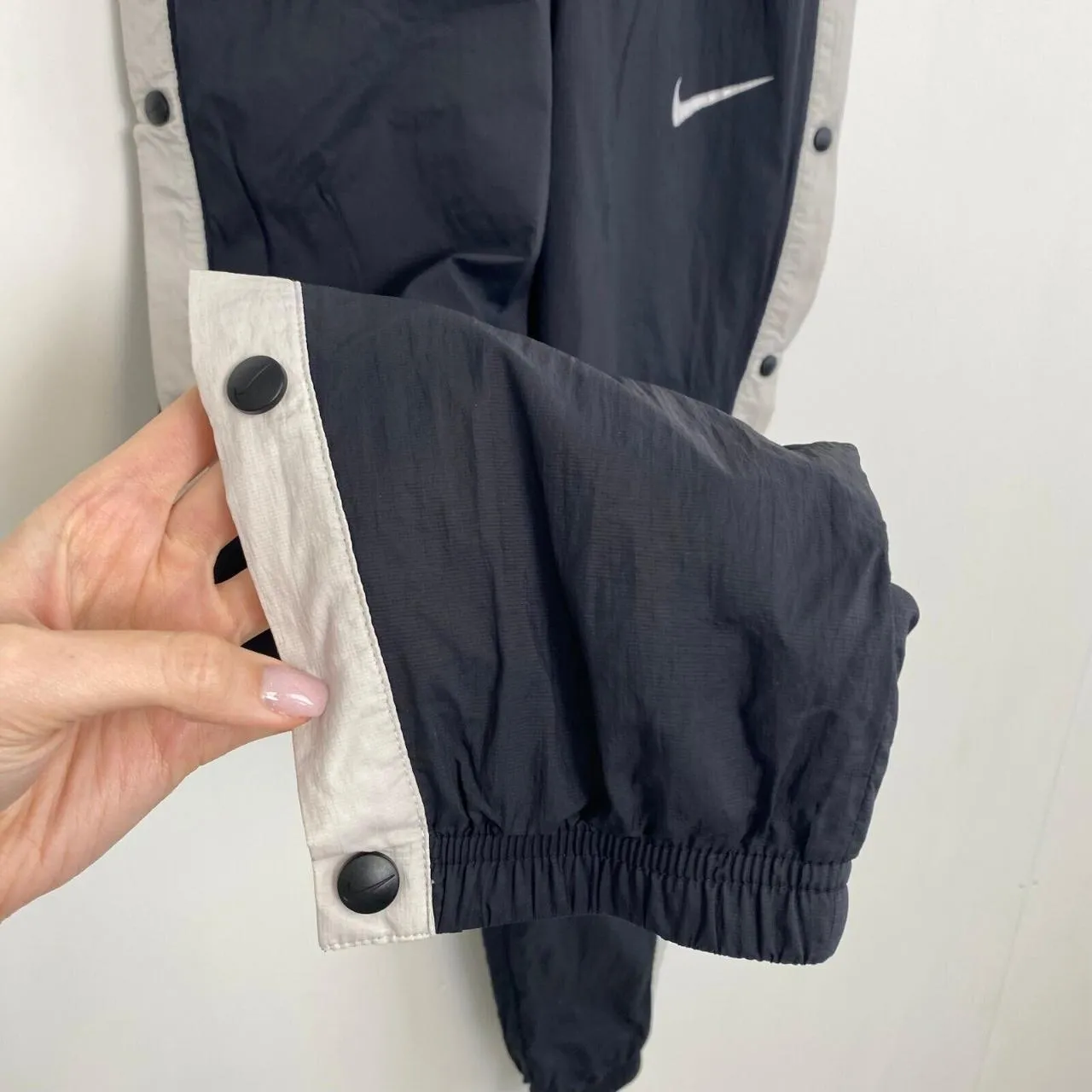 Preowned Nike Woven Popper Windrunner Trousers Joggers Mens Size XS Black Pants Swoosh Festival.